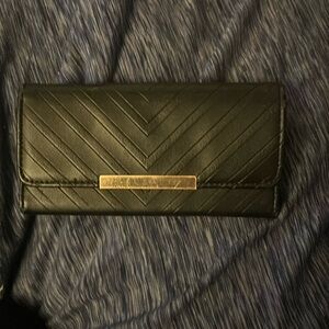 9 card wallet with zipper change pocket and two money pockets